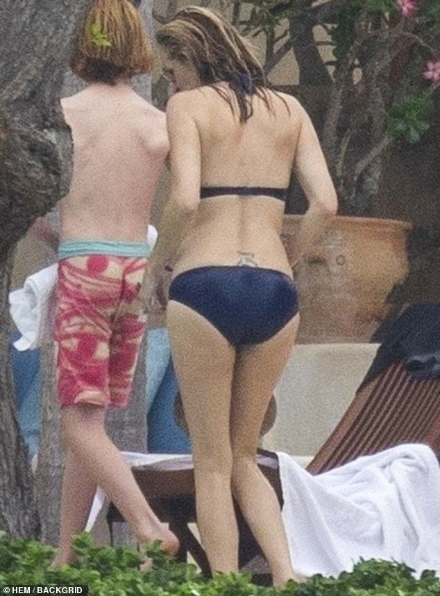 ‘Người đàn bà đẹp’ Julia Roberts tự tin diện bikini khoe dáng nuột tuổi U60 - ảnh 2