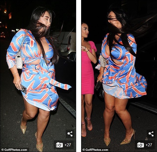 Diện mốt ‘không nội y’, Lauren Goodger suýt hớ hênh vì trời gió bão - ảnh 6