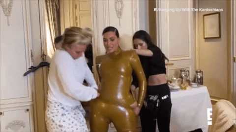 Kim Kardashian đau đớn đến mức văng tục do mặc đồ bó cứng cơ thể - ảnh 3