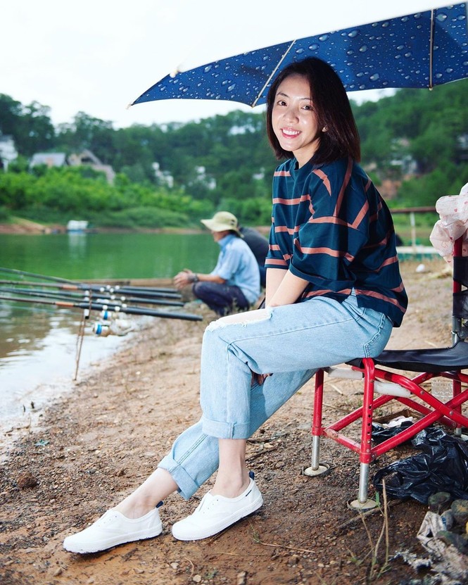 Sao Việt cách ly ngày 12: Ngọc Trinh khoe eo bé xíu, khẳng định ‘ốm nhưng vẫn khỏe’ - ảnh 2