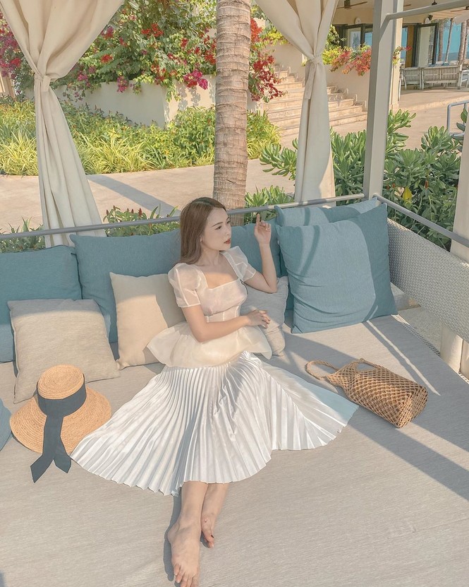 Sao Việt cách ly ngày 12: Ngọc Trinh khoe eo bé xíu, khẳng định ‘ốm nhưng vẫn khỏe’ - ảnh 6