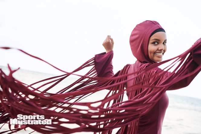Giữa dàn mỹ nhân hở bạo, vì sao có một nàng thơ ‘kín như bưng’ trên Sports Illustrated? - ảnh 10