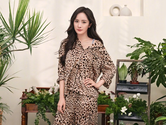 Dương Mịch diện nội y sexy, vẫn bị mỹ nhân này 'ăn đứt' vẻ gợi cảm - ảnh 3