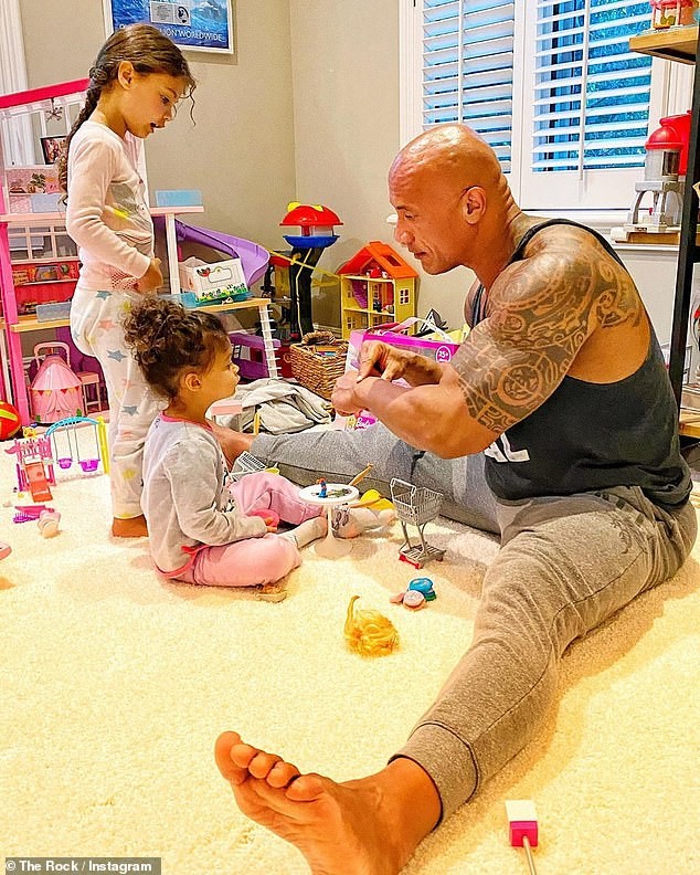 Cả gia đình ‘tài tử kiếm tiền giỏi nhất 2020’ Dwayne Johnson mắc COVID-19 - ảnh 3