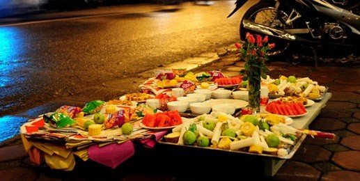 Vị trí đặt mâm cúng cô hồn?
