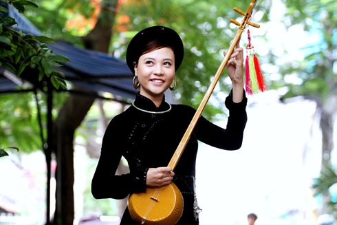 Loại đàn nổi tiếng của người Tày là loại đàn nào?