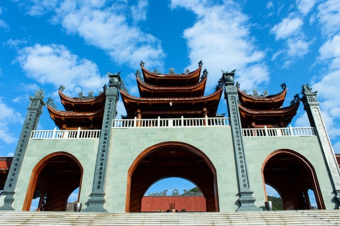 Chùa Ba Vàng được cho là xây dựng dưới triều vua nào?