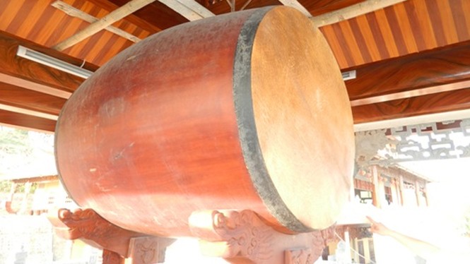 Trong chùa có vật gì được công nhận là lớn nhất Việt Nam?
