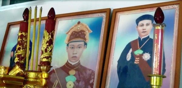 Sau khi bị phế truất, vua Thành Thái bị lưu đày sang đảo Réunion cùng vị vua nào?