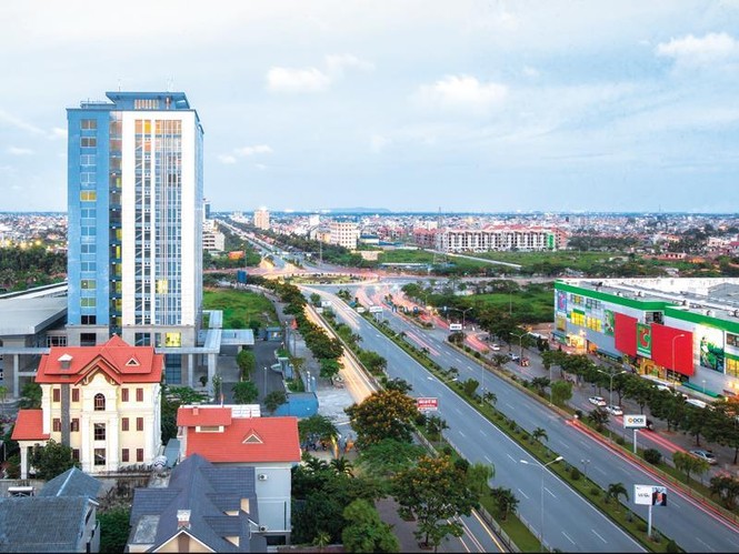 Hải Phòng còn được mệnh danh là thành phố hoa gì?
