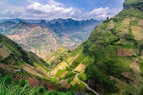 Con đèo nổi tiếng ở Hà Giang được mệnh danh là một trong "tứ đại đỉnh đèo" của Việt Nam?