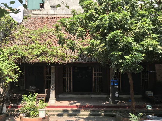 Danh sĩ nào nổi tiếng từng mở trường dạy học gắn chặt với sông Tô?