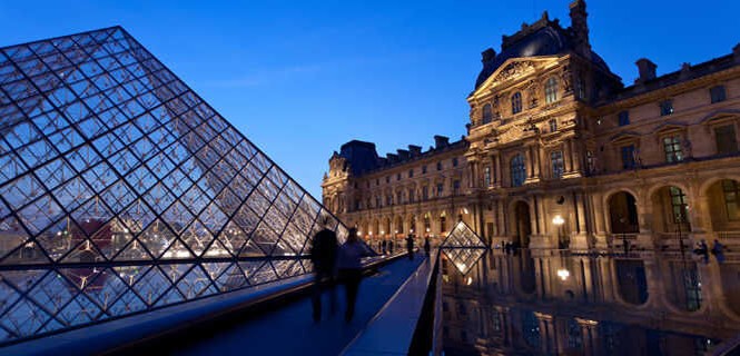 Paris được mệnh danh “kinh đô ánh sáng” vì có bao nhiêu đèn trên đường phố?