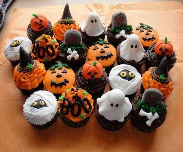 Món nào sau đây không phải món ăn truyền thống dịp Halloween?