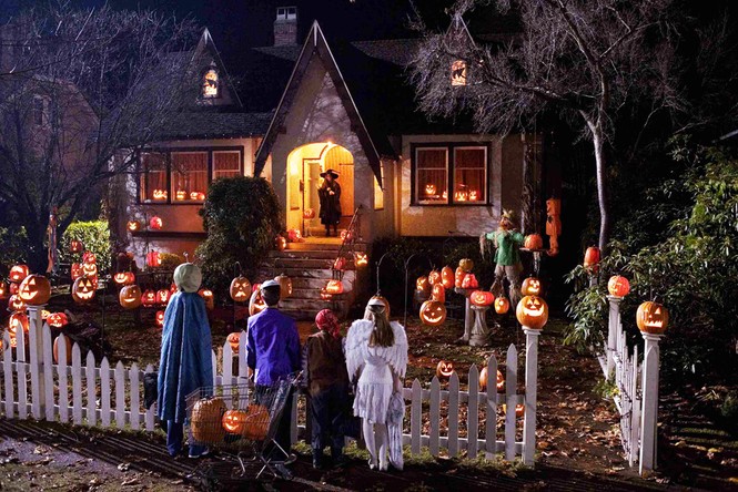 Ai là người được chơi trò Trick-or-treat?