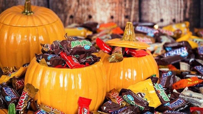 Người Mỹ mua bao nhiêu kẹo cho dịp Halloween mỗi năm?