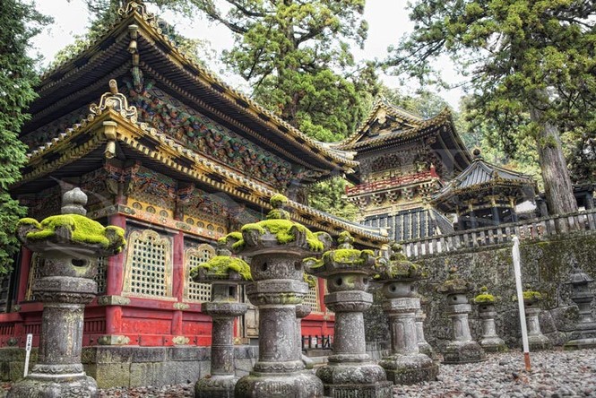 Quần thể đền chùa Nikko có bao nhiêu công trình kiến trúc?