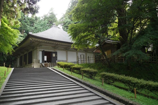 Hiraizumi thị trấn tự trị nằm ở phía Tây Nam tỉnh Iwate với ngôi chùa nổi tiếng nào?