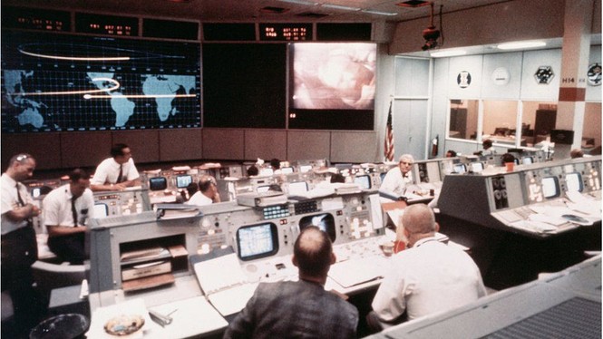 Người phụ nữ nào duy nhất có mặt trong phòng điều khiển vụ phóng tàu Apollo 11
