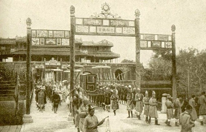 Chúa Nguyễn Phúc Chu có 146 người con. Ông truyền ngôi cho ai?