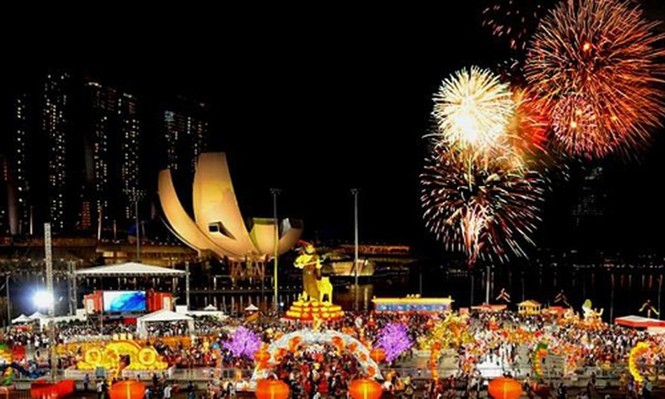 Nếu như Việt Nam trưng mâm ngũ quả thì người Singapore bày loại hoa quả gì trên bàn thờ tổ tiên?