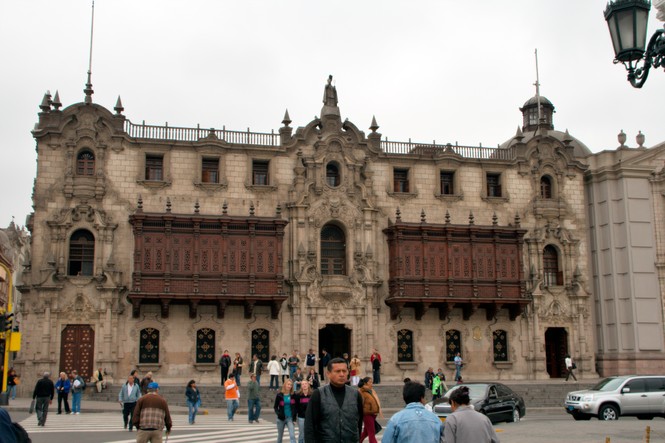 Lima là thủ đô của Peru và cũng là thành phố lớn nhất Peru?