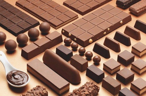 Thanh chocolate đầu tiên ra đời tại quốc gia nào?