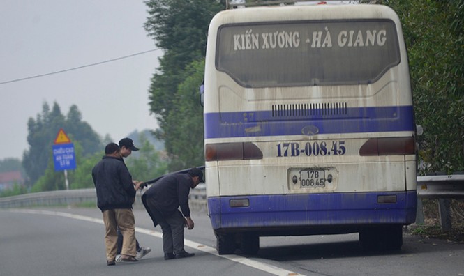 'Bến dù' bủa vây cao tốc Nội Bài - Lào Cai - ảnh 1