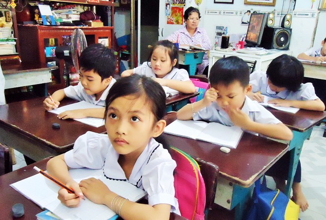 Lớp học 'bao cấp' giữa Sài Gòn - ảnh 1