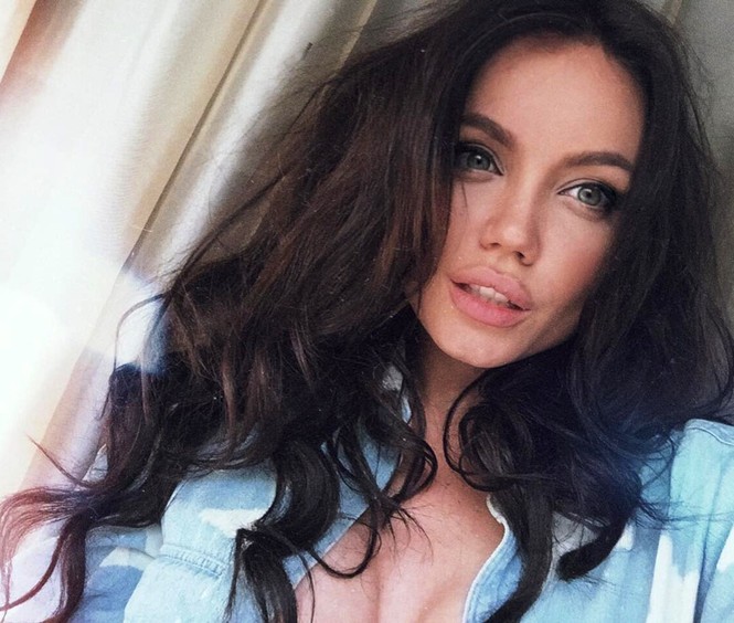 Cô gái xinh đẹp giống hệt Angelina Jolie khiến fan ngây ngất - ảnh 2