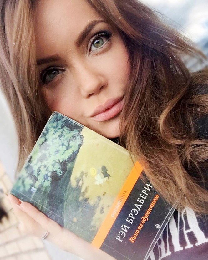 Cô gái xinh đẹp giống hệt Angelina Jolie khiến fan ngây ngất - ảnh 8