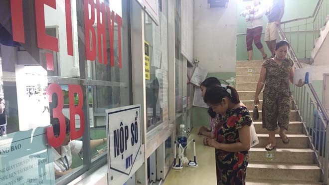 Người dân TPHCM ngơ ngác với thông tin tăng viện phí - ảnh 1