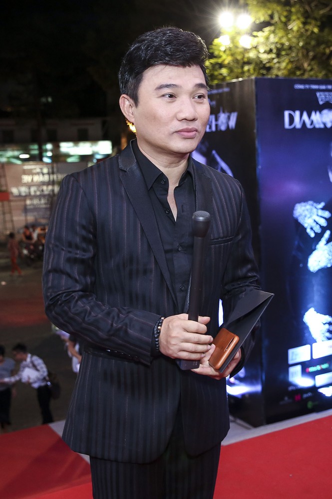 Vợ chồng Thu Minh bất ngờ 'đột nhập' show diễn của Mr. Đàm - ảnh 12