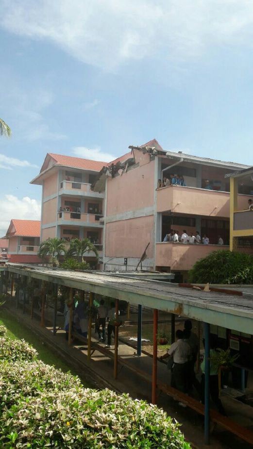 Trực thăng quân sự lao vào trường học, nhiều người bị thương - ảnh 1