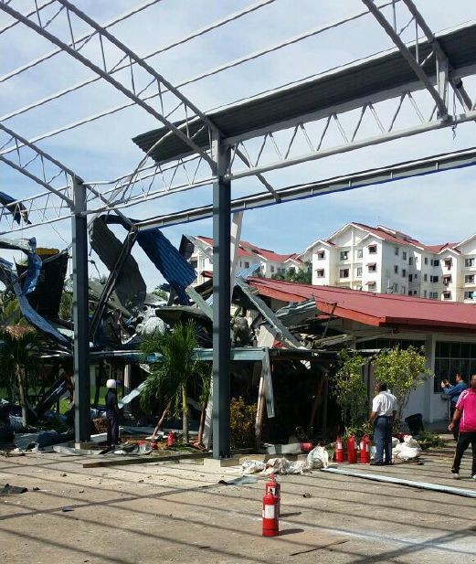 Trực thăng quân sự lao vào trường học, nhiều người bị thương - ảnh 2