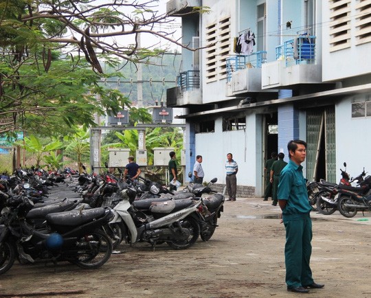 Cháy bãi giữ xe trong ký túc xá, ít nhất 5 sinh viên nhập viện - ảnh 4