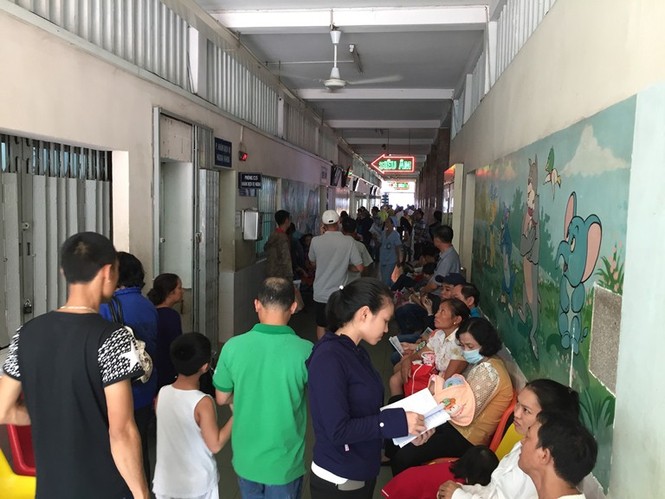 TPHCM nắng nóng kéo dài: trẻ ồ ạt nhập viện - ảnh 1