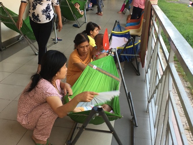 TPHCM nắng nóng kéo dài: trẻ ồ ạt nhập viện - ảnh 5