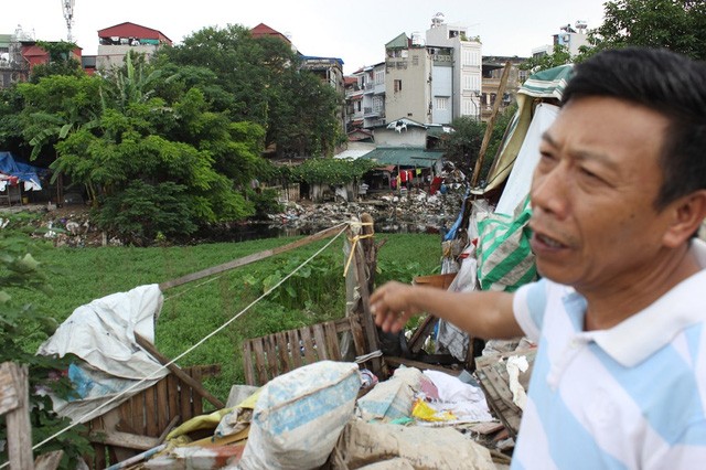 Cận cảnh hồ 'bẩn nhất Hà Nội' - ảnh 2