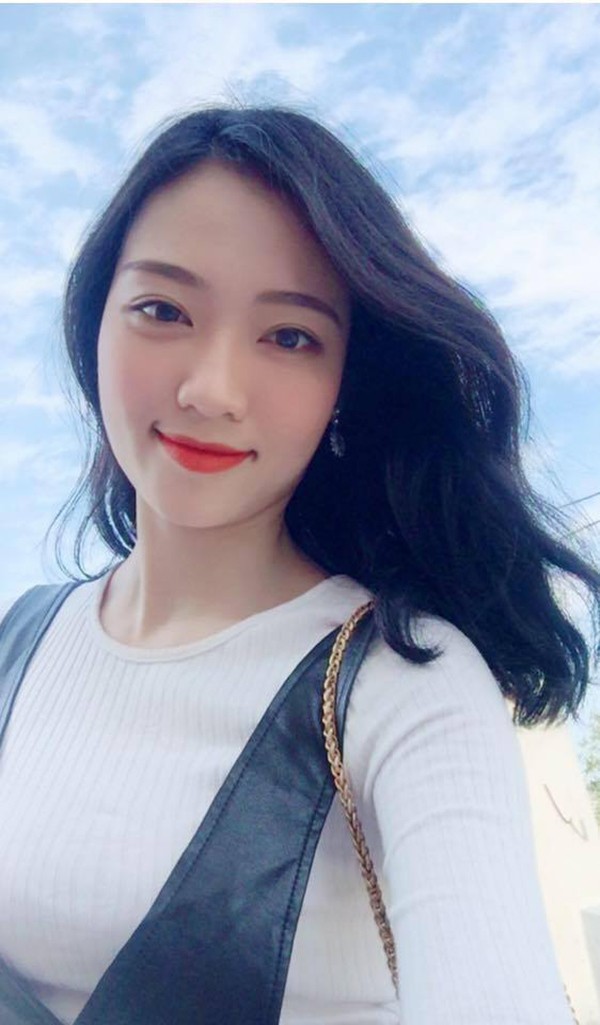 Nữ sinh Quảng Bình học giỏi, xinh đẹp khiến bao chàng trai ngẩn ngơ - ảnh 1