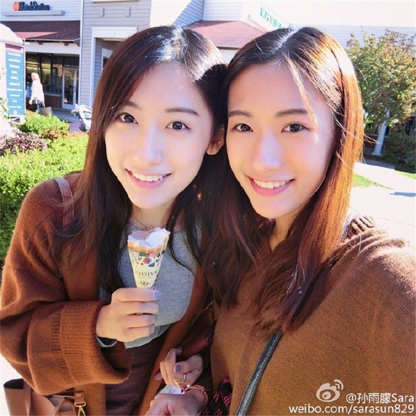 Cặp song sinh xinh đẹp cùng tốt nghiệp ĐH Harvard - ảnh 3