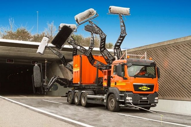Lóa mắt với cỗ máy dọn dẹp đường hầm sạch như mới làm - ảnh 3