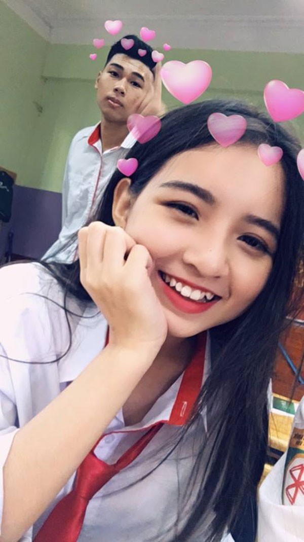 Nữ sinh chuyên Anh và nụ cười răng khểnh khiến dân mạng nổi sóng - ảnh 4