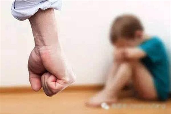 Dạy con bằng nỗi sợ hãi: Khắt khe khiến trẻ “hỏng” - ảnh 3