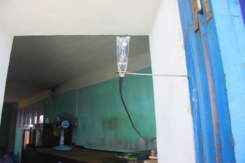 Dcom 3G - thiết bị kết nối Internet không dây của Viettel, được bảo quản rất kỹ ở đây, bởi gió muối và nắng gắt luôn là khắc tinh của các thiết bị điện tử