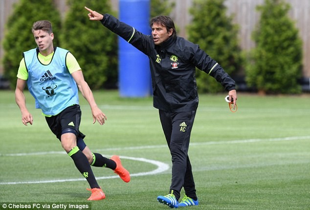 HLV Conte 'thổi lửa' cho Chelsea ngay ngày ra mắt - ảnh 1