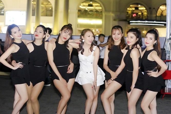 ca sĩ nhật thủy - ảnh 2