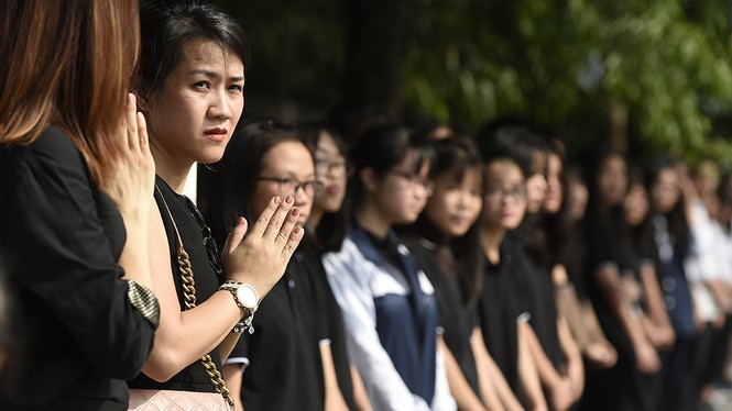Những giọt nước mắt tiếc thương trong đám tang thầy Văn Như Cương - ảnh 25