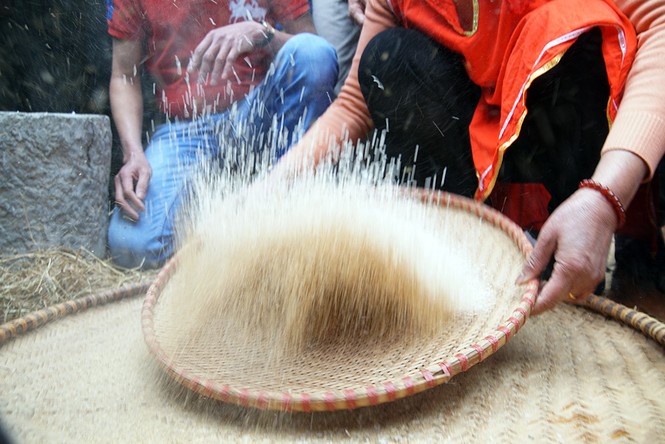 Rộn ràng trong mùi thơm khói rơm hội thi thổi cơm làng Thị Cấm - ảnh 8