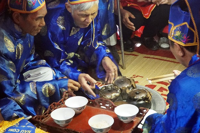 Rộn ràng trong mùi thơm khói rơm hội thi thổi cơm làng Thị Cấm - ảnh 13